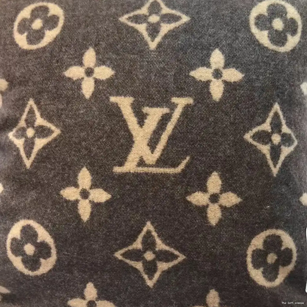 CUSTOM PILLOW LV LETTERS THROW WOOL 0607